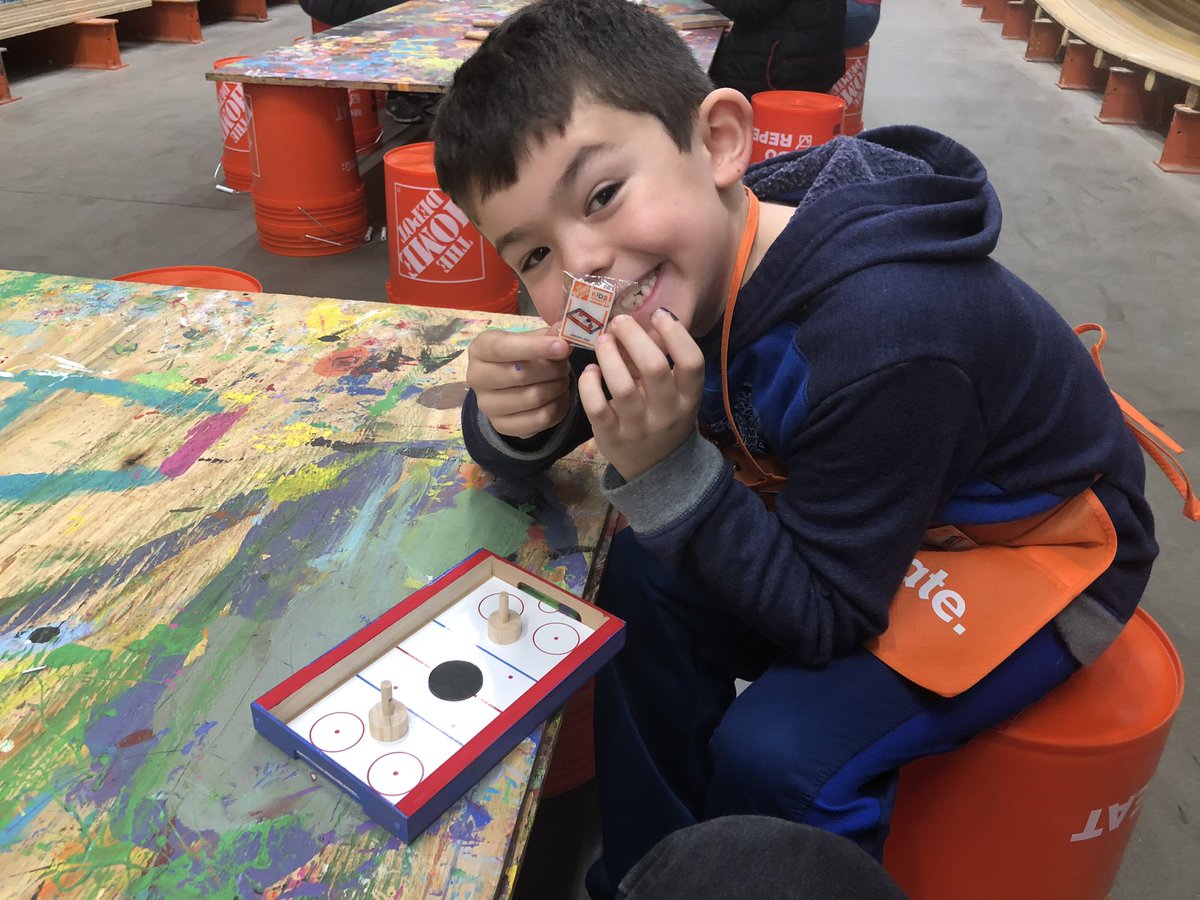 SuperSG_'s tweet image. Cool “air” #hockeytable he made at the @HomeDepot kids workshop! Love this program. If you’re interested and there’s a Home Depot in your area... first Saturday of every month they have a free kids workshop!