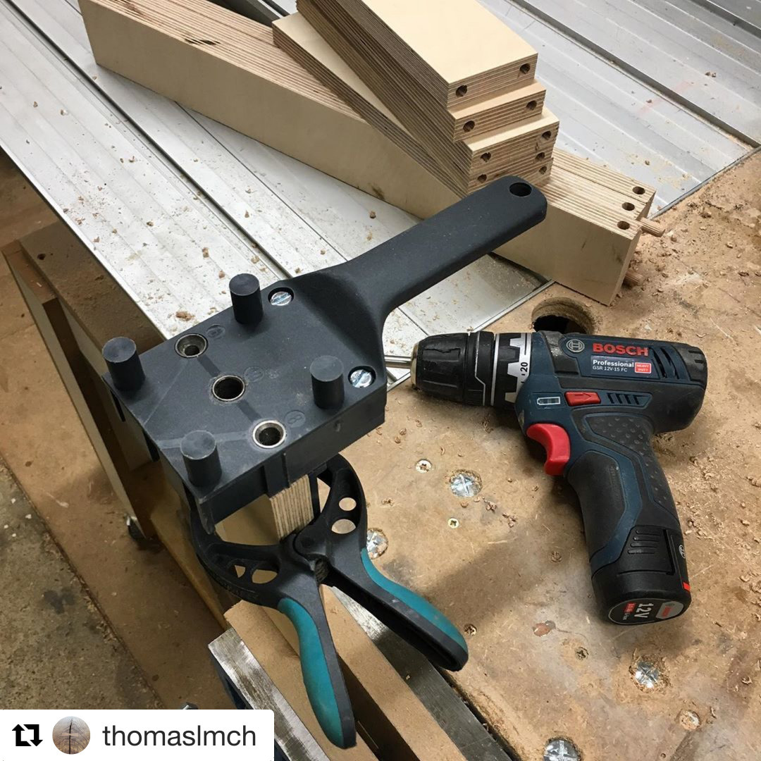 wolfcraftFrance's tweet photo. Pour un assemblage précis, ce petit guide est toujours pratique ! 😜👍
N'est-ce pas @thomaslmch ? 😉
👉 Référence 4645000 👈
#GuideDeChevillage #AssemblageDuBois #Meuble #Tourillons #Assembly #woodjoining #woodassembly #wolfcraft #wolfcraftFrance https://t.co/m1fySA4CWG