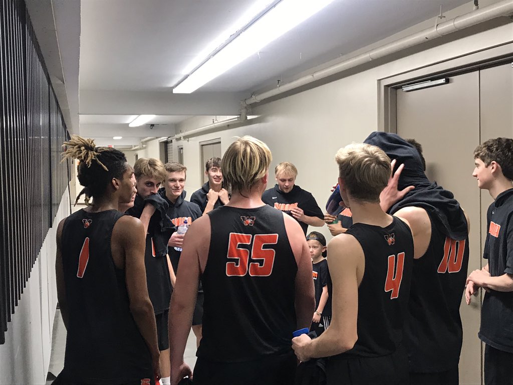 RyanJamesMN's tweet photo. Winona 71 South St. Paul 64 Final. 

Winona: Jackson Nibbelink 15pt, Parker Jones 21, Jasper Hedin 11pt, Ethan Prodzinski 11pt/8rb

SSP: Alonzo Dodd 25pt/10rb (9-21fg, 7-7ft), Max Wilson 19pt/3rb/3ast (8-11fg, 3 3s), https://t.co/YbwCbVSHmU