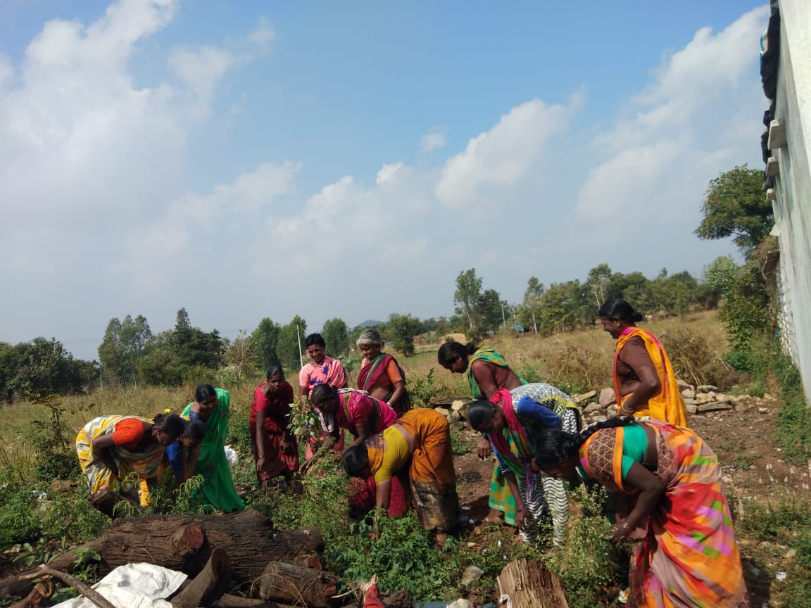 kranthi_valluru's tweet photo. Community involvement is key to ensure clean and green surroundings. Good to see several SHG members participate in Palle Pragati program. https://t.co/vjdXdByByg