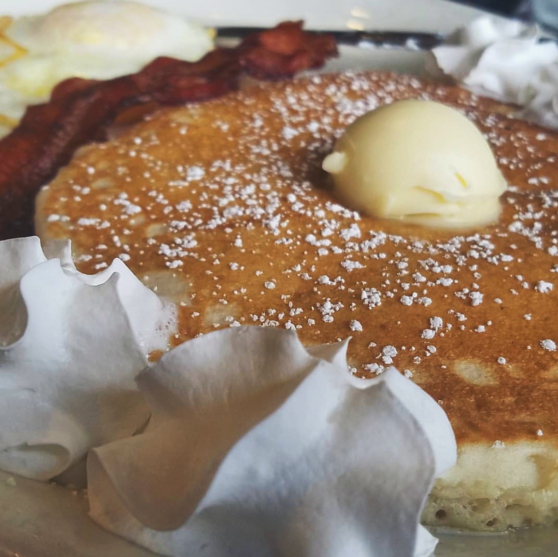 Pancake appreciation post 🙌🏼 Get a fresh stack on your next stay with us 😋 bit.ly/redlionhotels