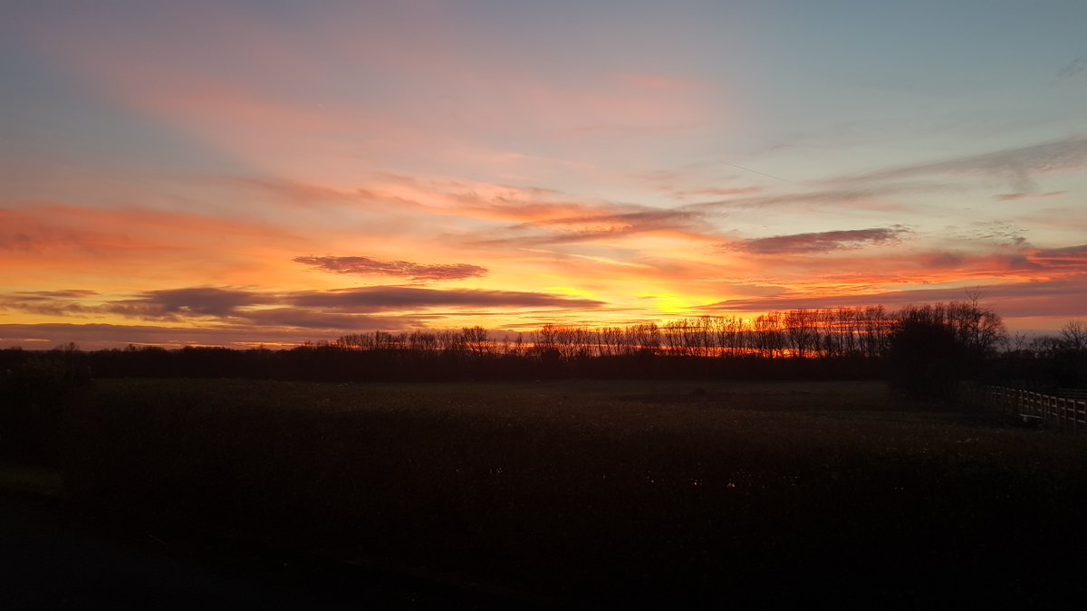 Oh wow!! Beautiful sunset pics tonight. Here are a few #Lancashire #Preston #StAnnes #Blackpool #Chester