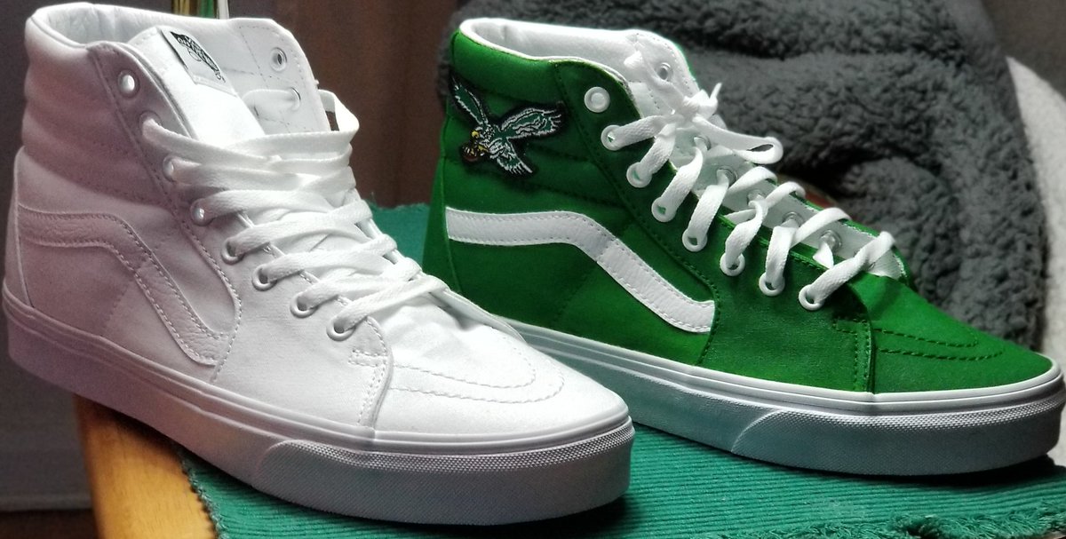 EagleSessions's tweet image. Breezy wanted her white Vans turned into Kelly Green customs, so I was glad to make that finally happen 💚 #FlyEaglesFly #Eagles