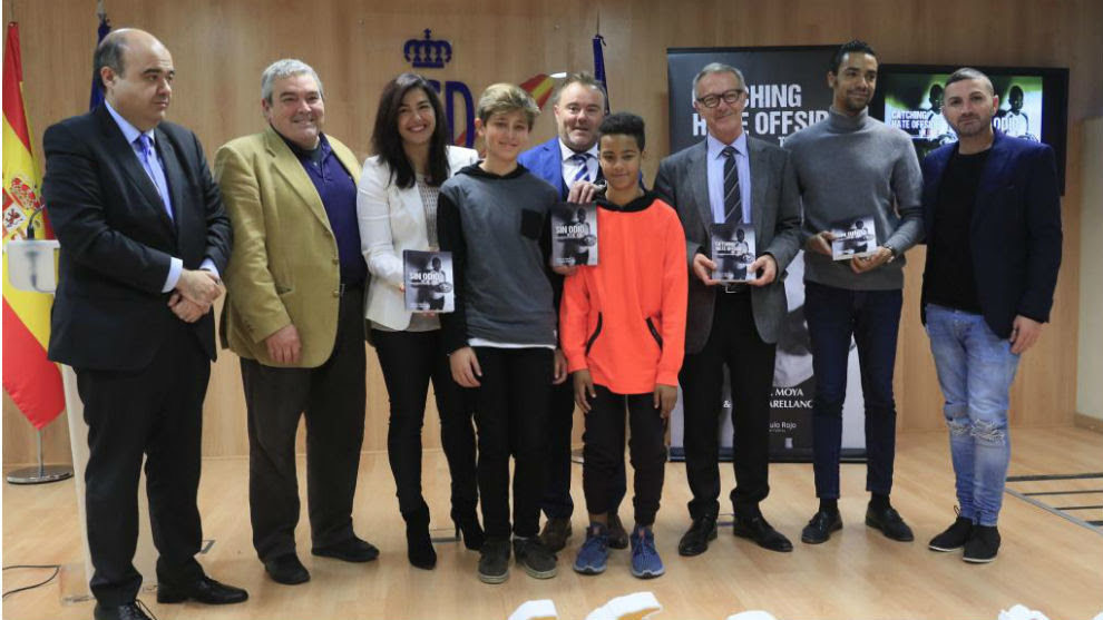 salva_moya's tweet photo. ¿Un genuino regalo de Reyes Magos? #SinOdio presentado en #Wembley @dipalme_almeria  @deportegob ...
https://t.co/ITUvo7Uq0W https://t.co/QtfnTnJmUc