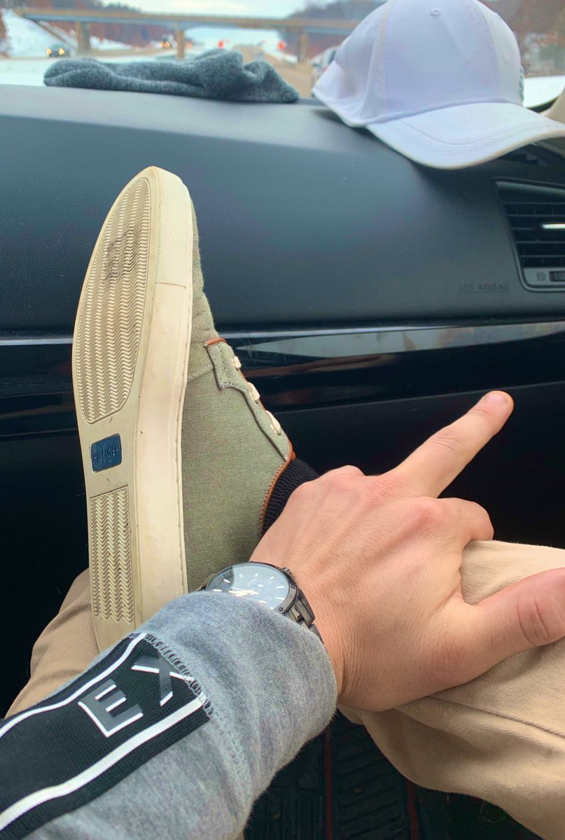 MasterLucas6's tweet photo. Headed to Chicago for the weekend. Who’s paying for my weekend?? Any subs in Chicago want a real time meet with a True Alpha. Get on your knees where you belong and ready to hand that wallet over to it True Owner #cashmaster #findom #footworship #footdom https://t.co/HxdVh2ASDv