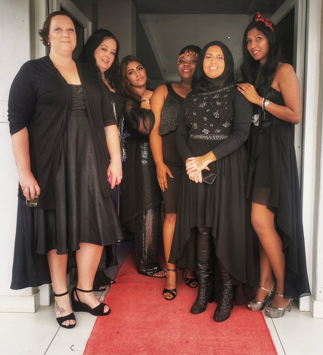 KogieJHB's tweet photo. #EAFRICAREDCARPET @EonlineAfrica @Tresemmesa @DStvZA 🤞🏾🙌🏾🔥 https://t.co/E5MB6p3gRX