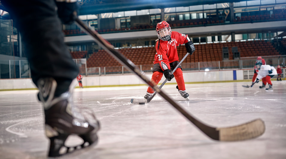 BluhawkKC's tweet photo. Nearly 70% of children play team or individual #youthsports in America. Check out the exciting benefits that youth sports will bring to #KanasCity kids! 🏒 https://t.co/xN8acfiPst https://t.co/P84jHFUNNo