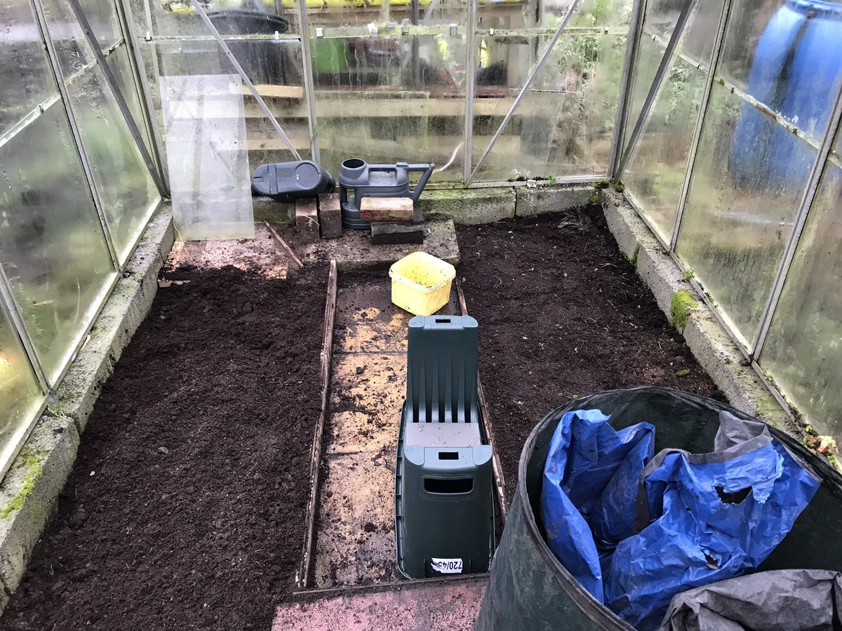 crooks_caroline's tweet photo. Productive day on the #allotment before and after #plot12a #growyourown #Wellbeing https://t.co/8NKrr2TnuR