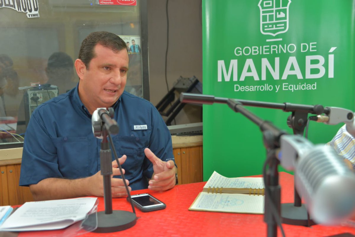 PrefecturManabi's tweet photo. 📻 Hasta finales de este año tenemos planificado culminar o tener un considerable avance en 75 puentes en #Manabí. Esta es una necesidad urgente para nuestras comunidades y la producción. 🔴 #EnVivo @LeoOrlandoA #InformeRadial https://t.co/CCLCUWh7Vi