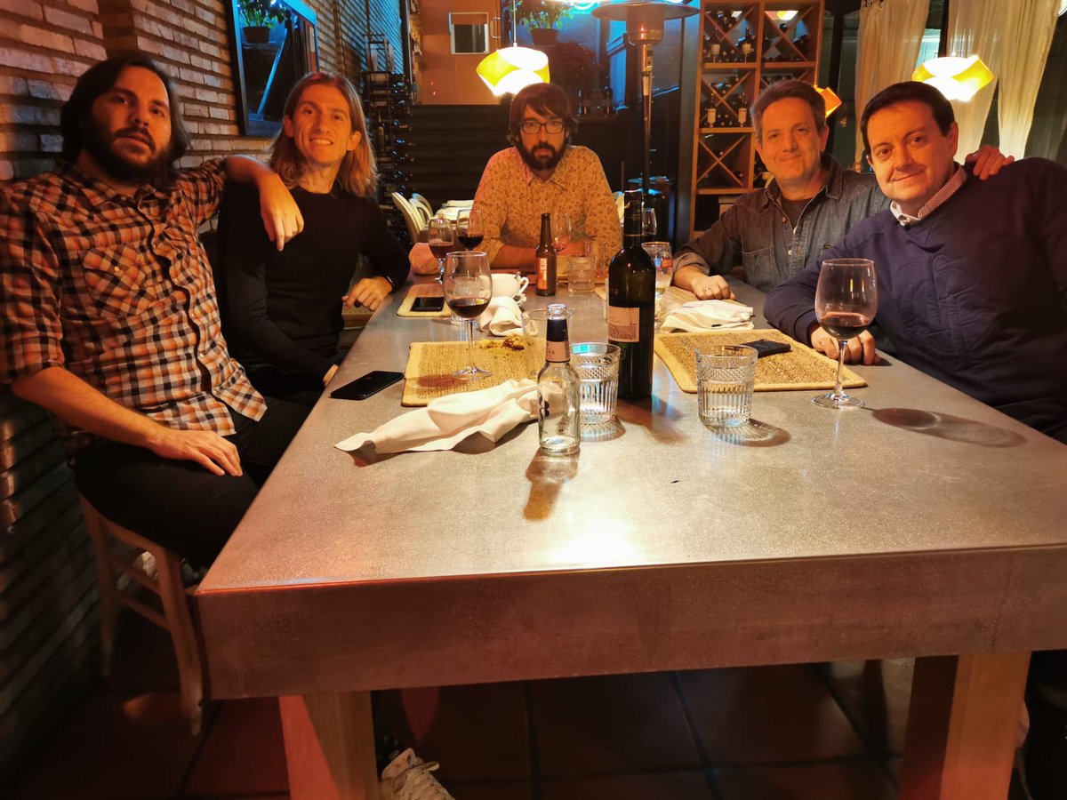 Anoche nos volvieron a visitar cuatro amigos muy especiales: <a href="/filipeluis/">Filipe Luis</a>, <a href="/quiquepeinado/">Quique Peinado</a>, <a href="/AntoniDaimiel/">Antoni Daimiel</a>, <a href="/InakoDiazGuerra/">Iñako Díaz-Guerra</a> y <a href="/juanmatrueba/">Juanma Trueba</a>. Gracias por elegir <a href="/Warehouse_THC/">WareHouse Madrid</a> para vuestros encuentros. ¡Volved pronto!
#Feliz2020 #HaciendaZorita #Concordia
the-haciendas.com/zoritas-kitche…