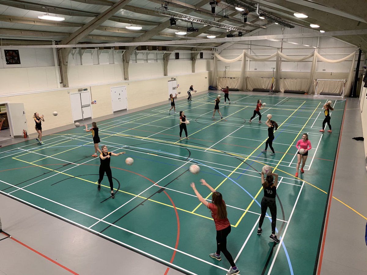 LWC_Sport's tweet photo. A fantastic session run by @Sasha_Corbin with @SoloSessionsUK 🏐 Girls had a fab time and have started the season in style ⭐️ #ThisGirlCan #LearningFromThePros https://t.co/ICoHZYRUfw