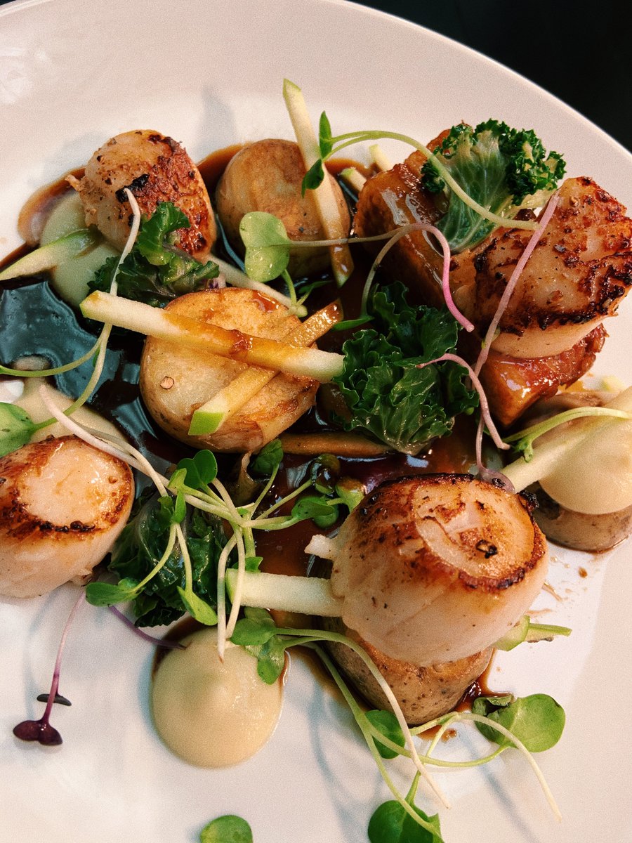 Happy Saturday from CoCo 🥂
SEARED SCALLOPS slow roast pork belly, apple puree, sprout tops, spicy sauce. 
 #visitbelfast #belfastfood