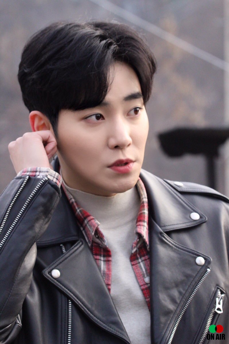 ___onair's tweet photo. 200102 진온 전역

이케멘 래현님❤️❤️❤️

#포커즈 #래현 #김래현 #RAEHYUN

(@fogus68 ) https://t.co/9dEnvvltyj