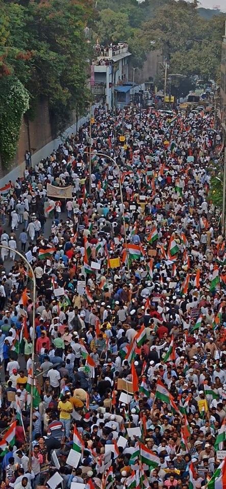 askidrees1's tweet photo. Huge crowd at #LowerTankbund Road! Thanks Hyderabad’s Dil kush kardeye aplog , Aur zinda khaum ki misaal khayam karde !!#Tadipar ab to wapas lena hoga yeh Act.#IndiaDoesNotSupportCAA #HyderabadMillionMarch https://t.co/yqUguTDnO0