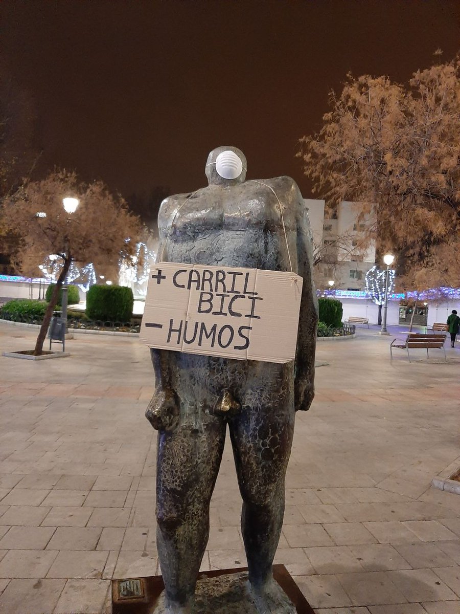 FFFGranada's tweet photo. 🔴 #QueridosReyesMagos, este año queremos respirar 🚗💨😣

Desde #FridaysforFutureGranada atendemos profundamente los informes de @ecologistas y la Escuela Andaluza de Salud Pública. Es por eso, que denunciamos la polución granadina como un grave problema de salud pública. 💀👬🏻😷 https://t.co/OLydgkeA8y