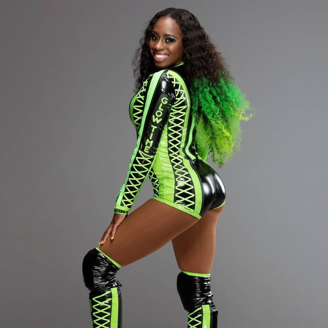 thegoddes031's tweet photo. Now that the USO’s are back where I’m gonna see my girl back in the ring😢🥰 @NaomiWWE 
#wwe #smackdown #raw #feeltheglow https://t.co/Bq3D41jTks