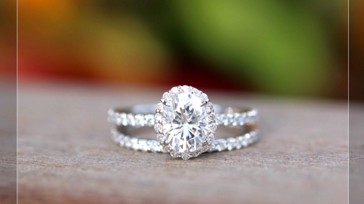 FianceeJeweller's tweet photo. Thanks to all who allowed us to be part of their holiday love story. It means the world to us and we wish you a lifetime of happiness. #ygklove #ygkweddings #thanksforshoppinglocal #downtownktown #ygk https://t.co/X51asUE4gq