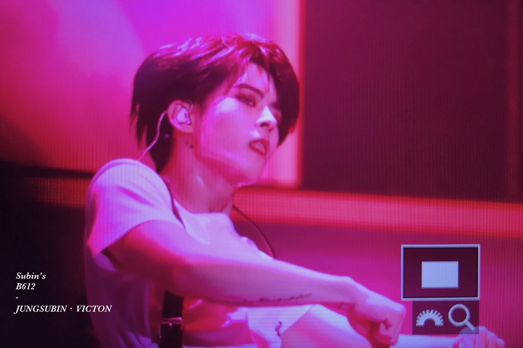 subinb612's tweet photo. 200104・서울 콘서트 
#정수빈  #subin  #スビン
#빅톤 #VICTON #nostalgia #그리운밤
@VICTON1109 

· https://t.co/zUCAi41XNg