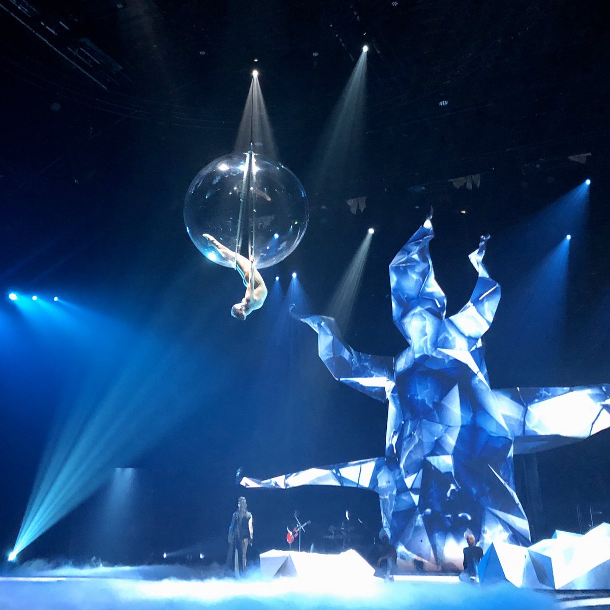 NPechalatOff's tweet photo. Le @CirqueDePaname , une sorte de Cirque du Soleil à la française 🇫🇷 1ère édition. 
Des costumes dingues, des décors époustouflants et des acrobaties de haut vol ! Bravo à toute l’équipe 👏🏼 .
Le cirque le plus branché de la planète ✨ https://t.co/eKX2zz44Ud