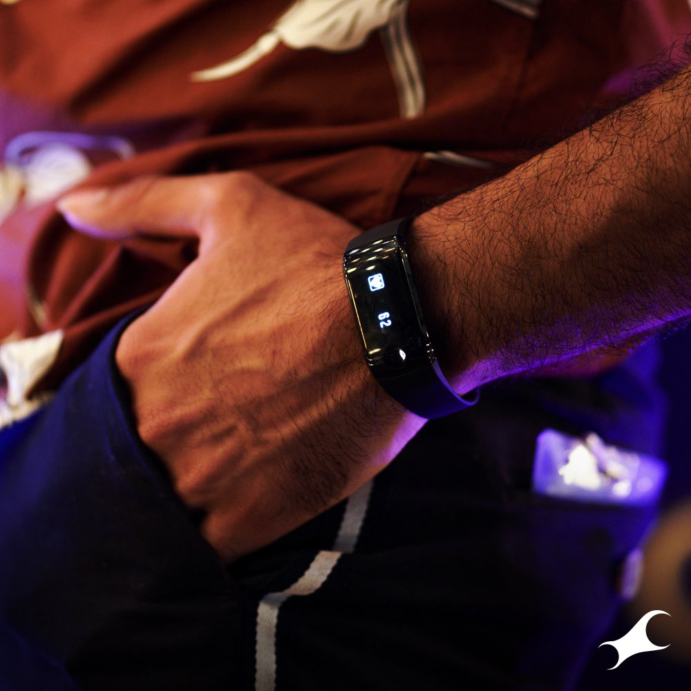 Fastrack's tweet photo. Once a rager, always a rager. Keep your days on track with #FastrackReflexBeat even when you’re pumping hard! #RageWithFastrack #FastrackAtSunburn #Fastrack https://t.co/WurVzdGIte