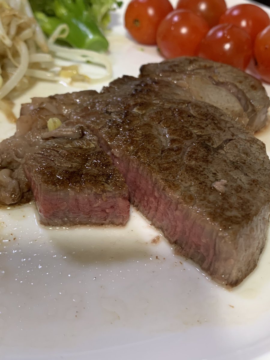 coscoreII_osaka's tweet photo. フィレステーキ！絶妙の焼き加減に出来た！とろける旨さはタマランなー https://t.co/FP6TKt8cQb