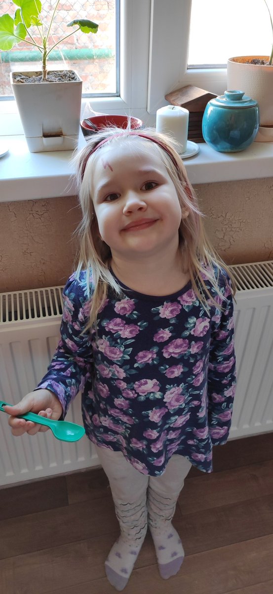 iburlakov's tweet image. Гарри, всем своим видом показывает как он относится к этим мерзким маглам.