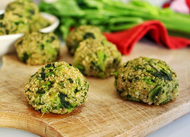 AmoreOlistico's tweet photo. 🥦 POLPETTINE DI QUINOA E CIME DI RAPA ��� "Rimani coerente con ciò che sei e non preoccuparti se qualcuno si sentirà offeso dalla tua libertà. È comprensibile che l'esistenza di un uomo libero dia fastidio a chi è schiavo, poichè gli ricorda la condizi… https://t.co/c0gMy0IPSw https://t.co/WGwFUxmxa7