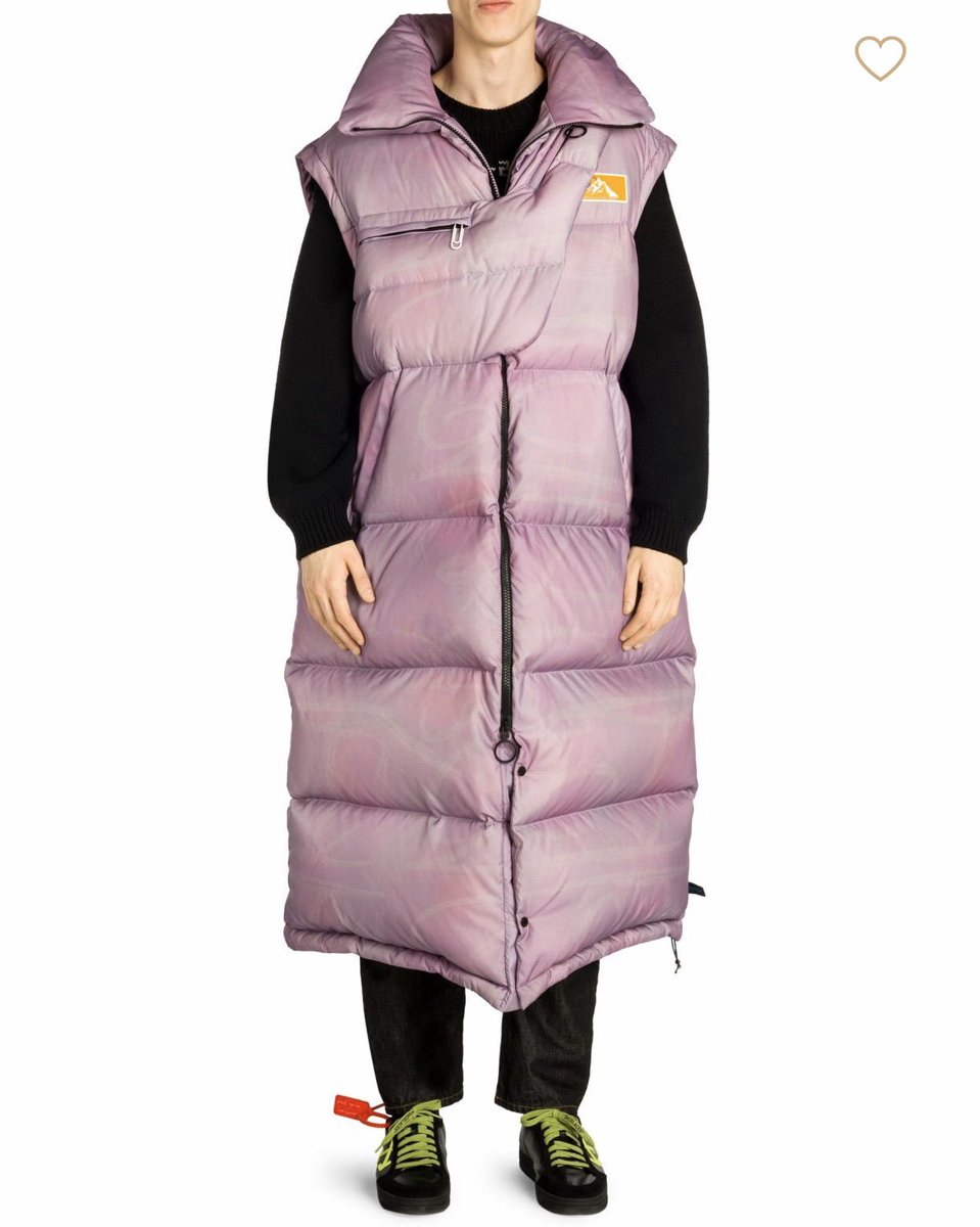 bara_bass_'s tweet photo. この前買った、
OFF-WHITEのspot oversize puffer coat
やっと🇺🇸よりデリバリーされるようです！
発送が遅いともうすぐ暖かくなってしまいますが、その場合袖を外してノースリーブになるそうなので春から夏にかけても安心です🤣
横浜銀蝿の嵐さんを思い出しました！

#off_white #virgilabloh #OffWht https://t.co/iDhqgbQwzc