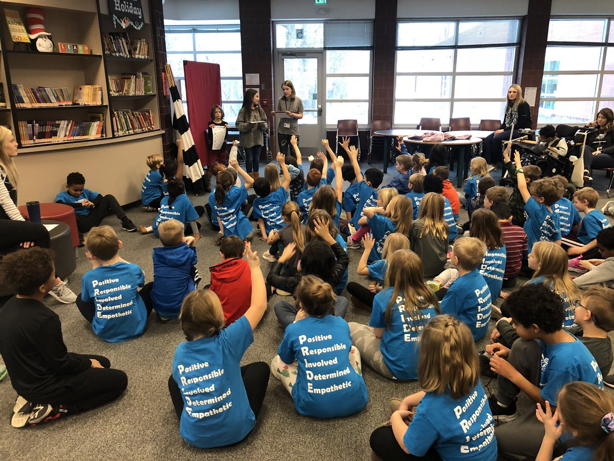 PrincipalO's tweet photo. We spent the morning reviewing what #weRLVE PRIDE looks like in every area of our campus. Even better - we had sixteen 5th grade student leaders review expectations to their peers. #lakeviewpride #everychildeveryday #proudprincipal https://t.co/0rjWAMR3XS
