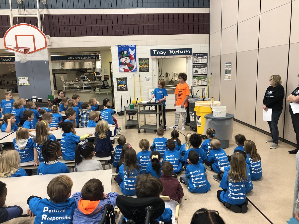 PrincipalO's tweet photo. We spent the morning reviewing what #weRLVE PRIDE looks like in every area of our campus. Even better - we had sixteen 5th grade student leaders review expectations to their peers. #lakeviewpride #everychildeveryday #proudprincipal https://t.co/0rjWAMR3XS