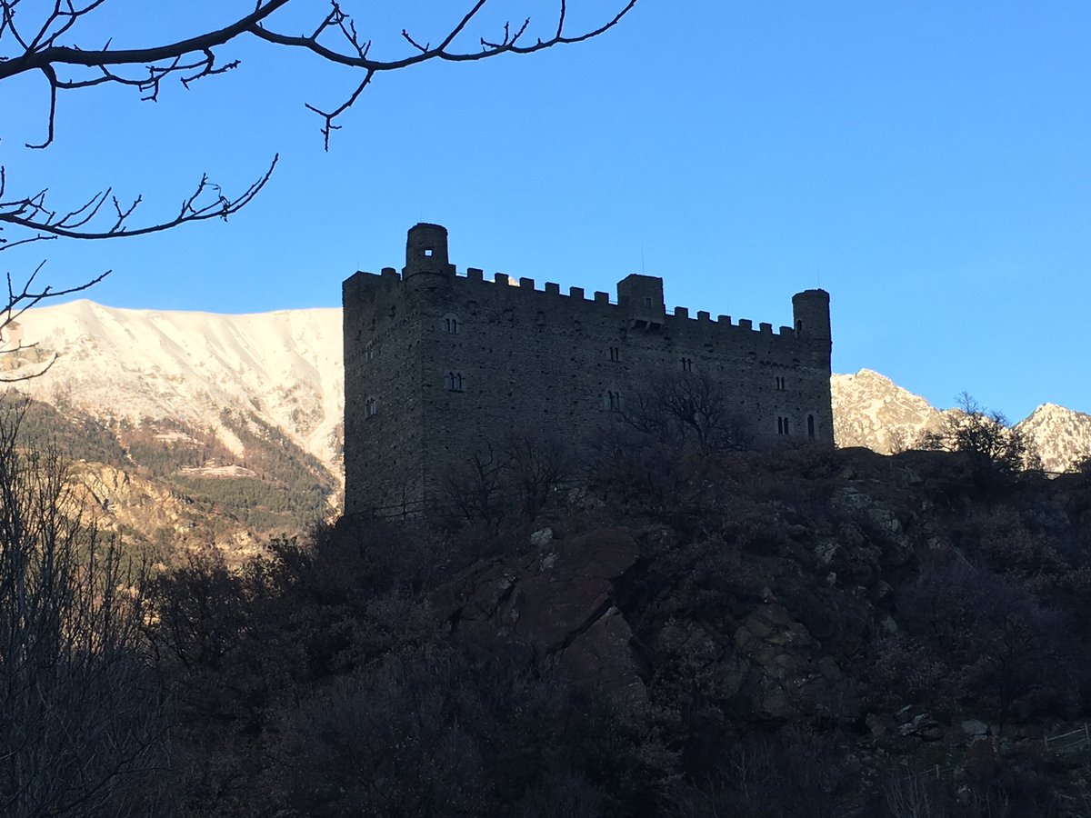 CatenazzoG's tweet photo. Château d’Ussel, Vallée d’Aoste, Italie #châteaudussel #castellodiussel #castleussel #schlossussel #castillodeussel #castelodeussel #chatillon #ussel #valleedaoste #valléedaoste #valledaosta #valdaosta #valdaostamonamour #aostatal #aostavalley #alwaystraveling #alwaystravel https://t.co/zR5sP38mHt