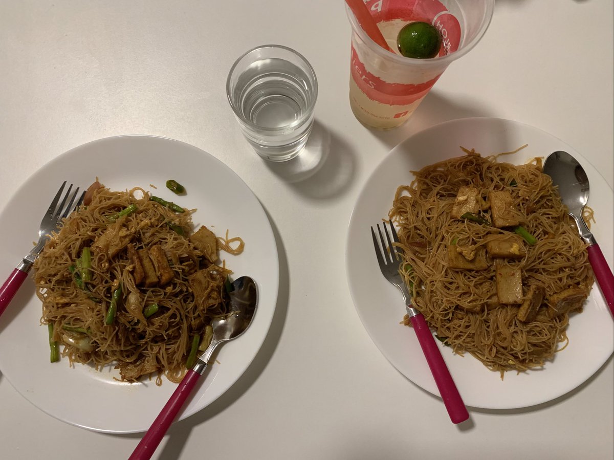 4/1/2020 : Bihun goreng ekspres  + air limau for husband and air suam for me sbb batuk and demam  Suppose to eat outside tapi husband tak tahu nak makan apa, so buatkan bihun goreng aje tonight at 9 pm 