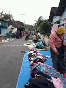 kotamagetan_'s tweet photo. Suasana pasar krempyeng di Desa Sumberejo, Kecamatan Maospati. #Pict2 https://t.co/R9nTsHumxD