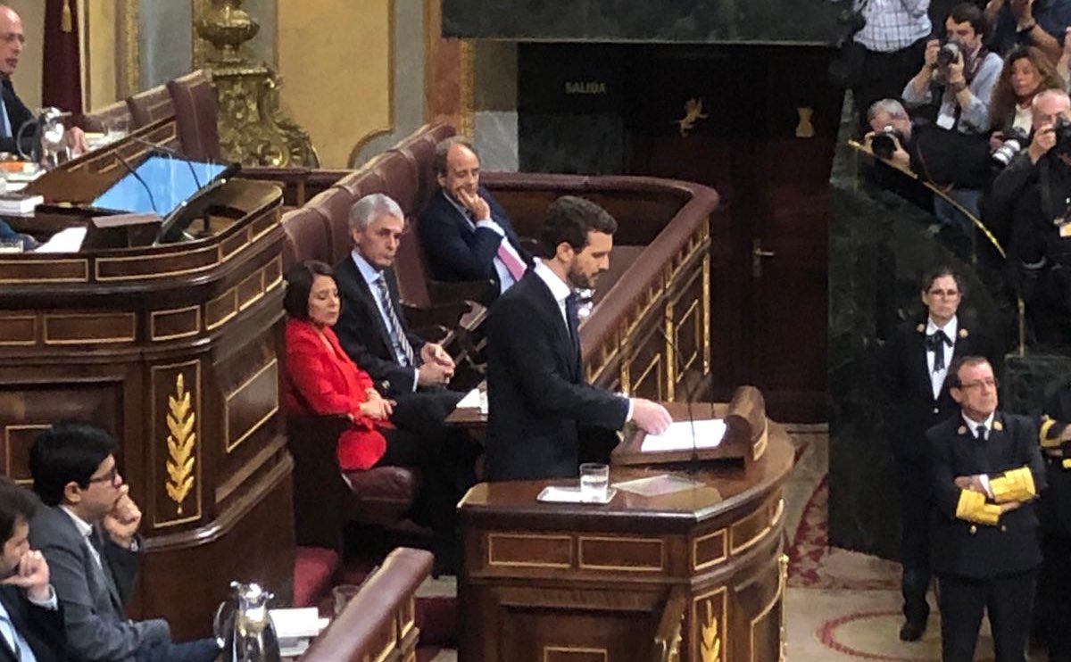 Este discurso de <a href="/pablocasado_/">Pablo Casado Blanco</a> marca un antes y un después. Sánchez se lo juega todo a la carta antisistema, pero no va a arrastrar ni a los <a href="/populares/">life</a> ni a #España. Seremos el freno y la alternativa a un #PSOE que pagará cara su traición.
#SesiónDeInvestidura
#SánchezVendeEspaña