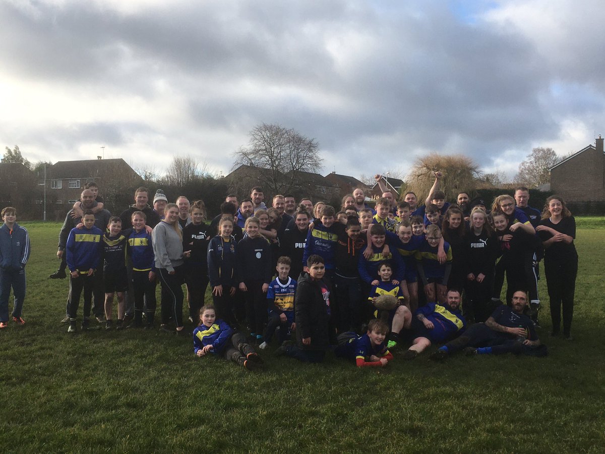 <a href="/Rob7Burrow/">Rob Burrow CBE</a> <a href="/leedsrhinos/">Leeds Rhinos</a> fundraiser this morning <a href="/WhinWarriors/">Whinmoor Warriors</a> for MDN. Top effort from all the kids and old boys who turned out #robburrow7