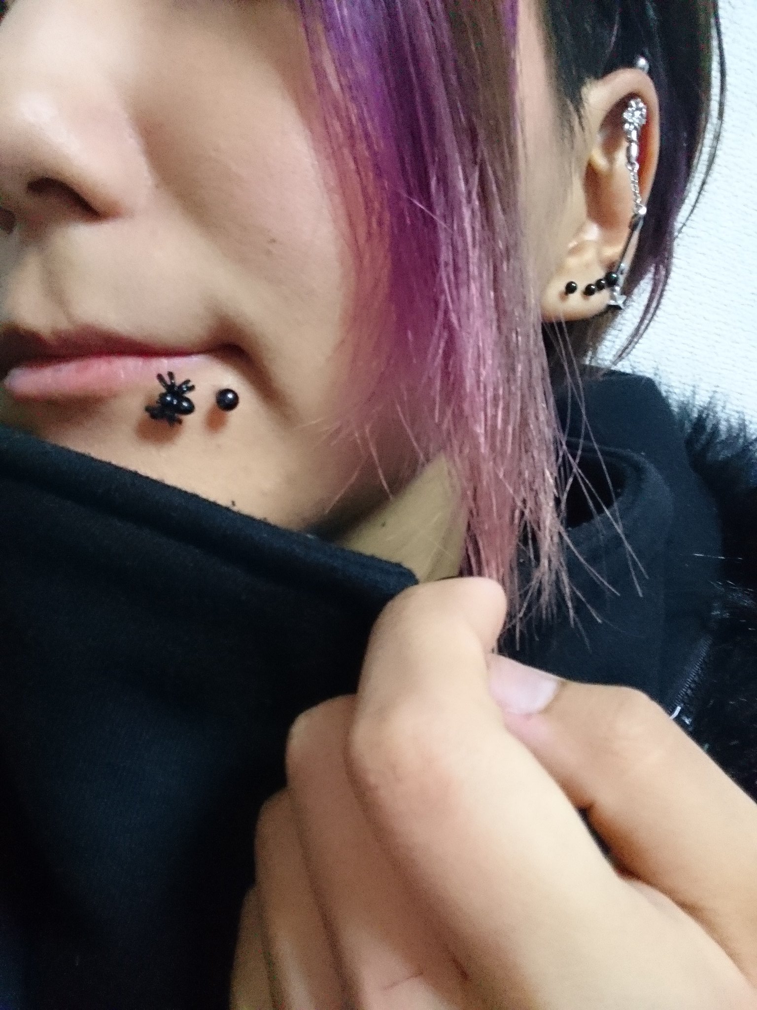 黒鷺 ナギ 僕は また 飲みに行ってくる てんてんさんカスタマイズのピアスと共に そしてダーツしに行くのだっ O 罒 O ピアス Roque てんてんカスタムピアス 派手髪