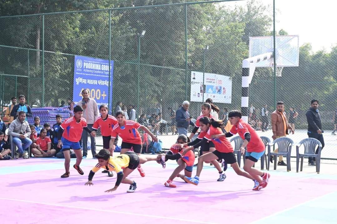StateGamesRaj's tweet photo. "म्हारी छोरिया के छोरों से कम हैं"

राज्य खेलों के महापर्व के दौरान आज खेल मंत्री श्री अशोक चांदना ने पूर्णिमा यूनिवर्सिटी पहुँचकर खिलाड़ियों से मुलाक़ात की एवं वालीबॉल खेलकर खिलाड़ियों का हौसला बढ़ाया। #rajasthan #Stategamesrajasthan https://t.co/q7DHdoawRc