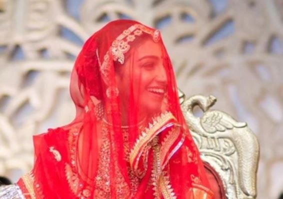 DPN__India's tweet photo. Behind the Veil: Whether it’s A Choice or Compulsion, the Practice of ‘Ghoonghat’ Needs to Go - In a post-liberalization era, where women today are shaping the world as it is, participating in a practice that positions them being subservient to men  #Ghoo https://t.co/VJnMHnETKl https://t.co/OCuNXb5Wjs