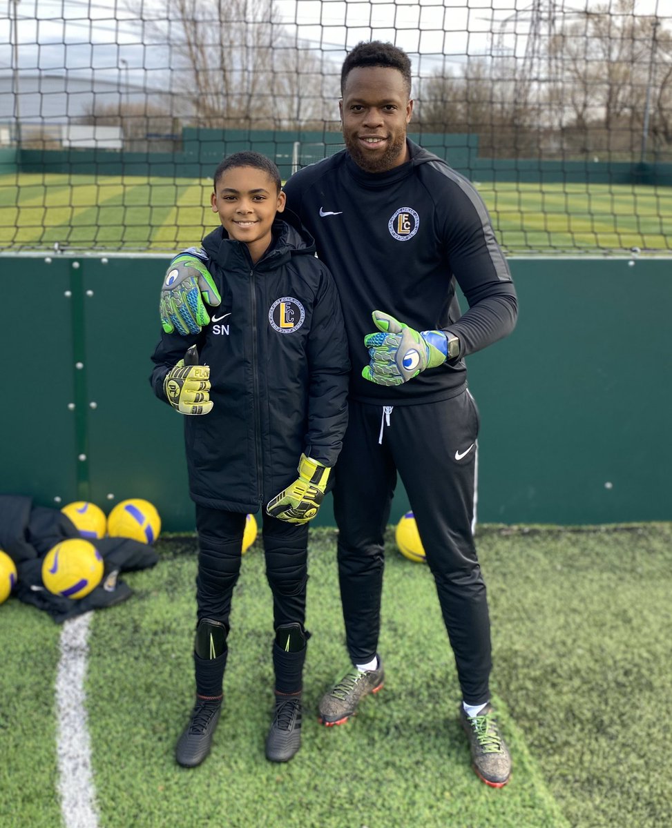 exclusivegk's tweet photo. @levelsfc Sion back in the trenches..they don’t see the hard work only the success •
•
•
•
•
#goalkeepertraining #goalkeeper #121session #gkunion #uhlsport #levelfc #exclusivegoalkeeping #powerleague #londongoalkeeper #u12goalkeeper https://t.co/y2BrnVnC55
