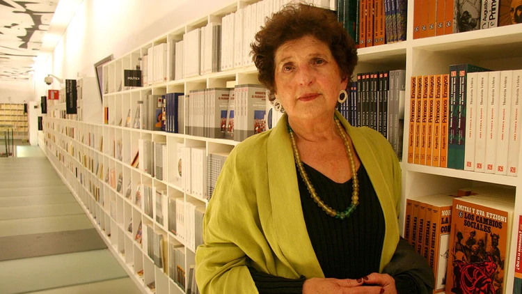 Patricio_Pron's tweet photo. Patricio Zunini entrevista a Margo Glantz, una de mis maestras, sobre sus lecturas y sobre "El texto encuentra un cuerpo": https://t.co/wa6sbq4O7K / #MustRead https://t.co/wtidBkLU2Z