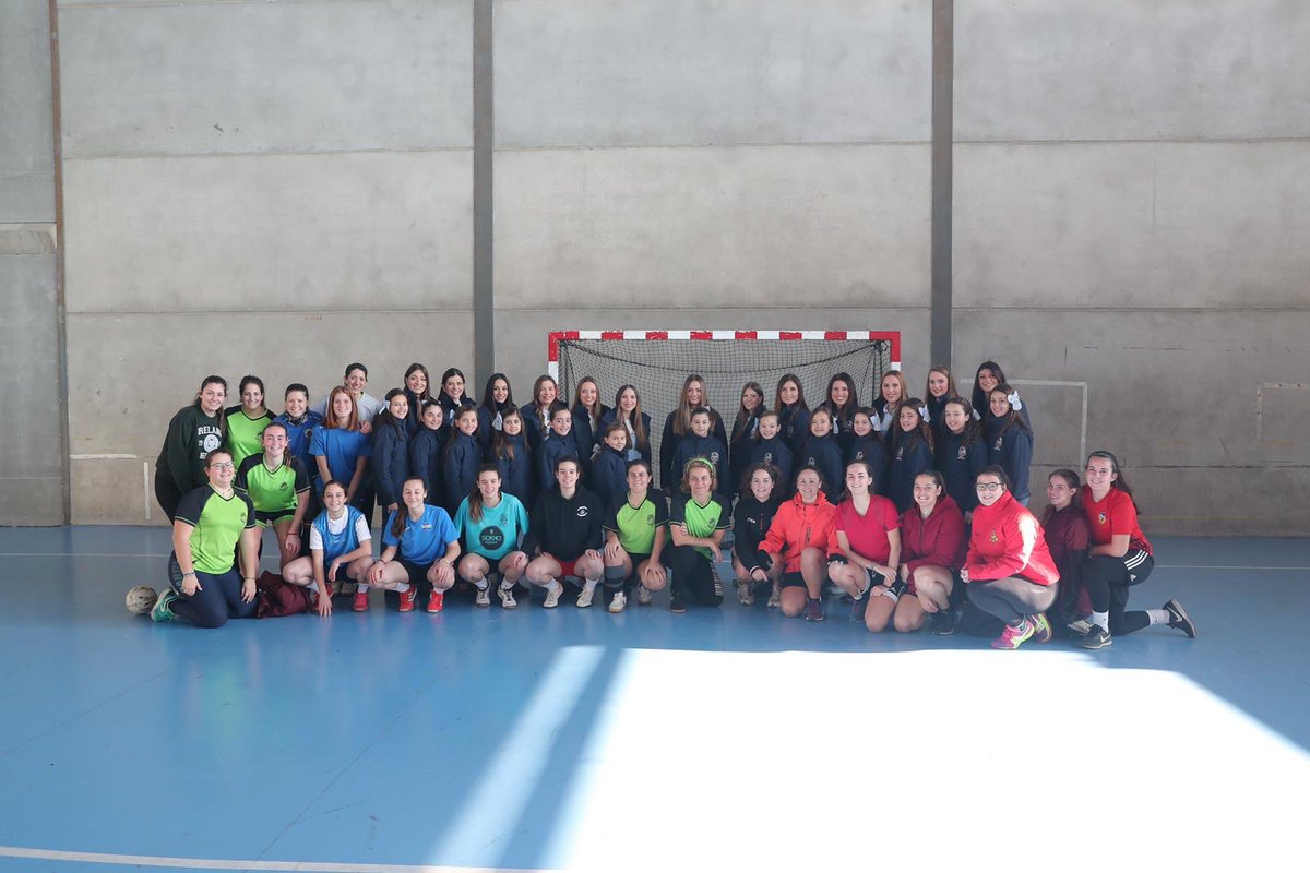 JCF_Valencia's tweet photo. ⚽️💥 Aquest matí el poliesportiu de Natzaret ha acollit el torneig femení de Futbol sala i l’infantil de Futbol 7.

De hui han eixit els i les guanyadores que seran premiades en la Gala de l'Esport el pròxim mes de març. Amunt, esportistes! 💪🔥

#Falles20 #EsportsJCF https://t.co/ztIq1XWzeg