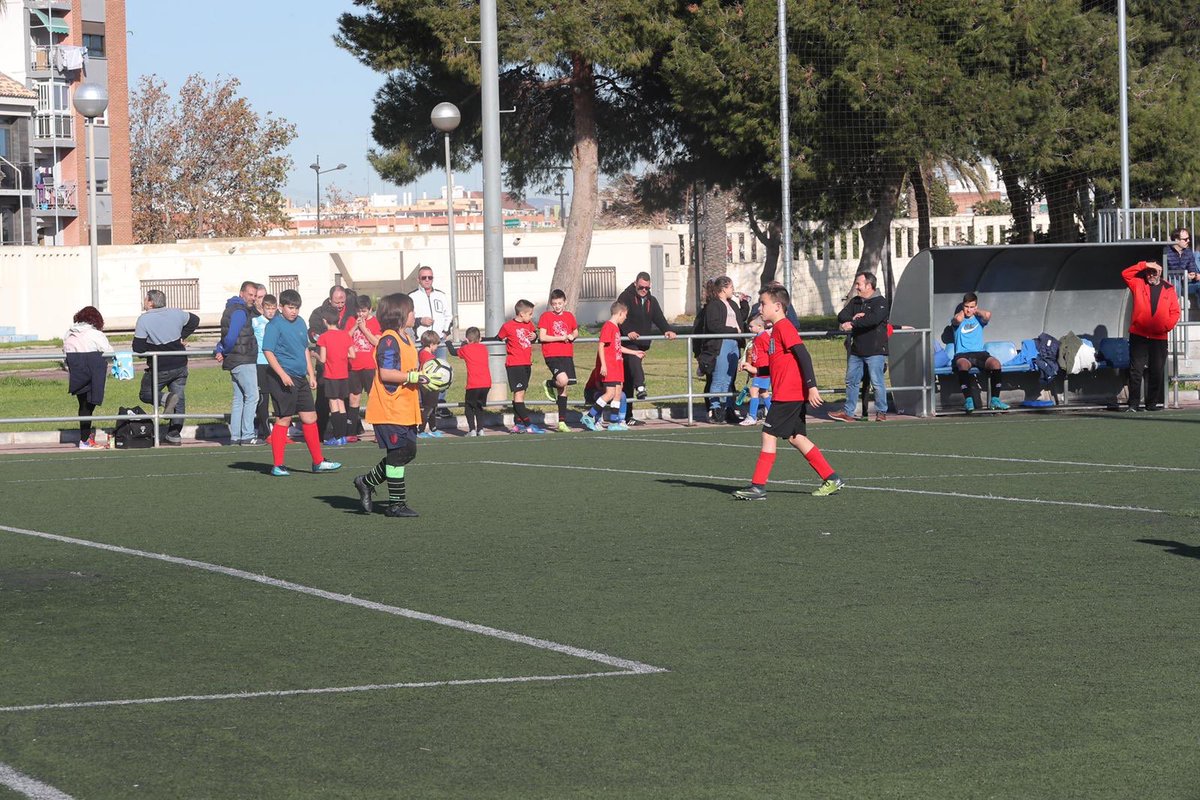 JCF_Valencia's tweet photo. ⚽️💥 Aquest matí el poliesportiu de Natzaret ha acollit el torneig femení de Futbol sala i l’infantil de Futbol 7.

De hui han eixit els i les guanyadores que seran premiades en la Gala de l'Esport el pròxim mes de març. Amunt, esportistes! 💪🔥

#Falles20 #EsportsJCF https://t.co/ztIq1XWzeg
