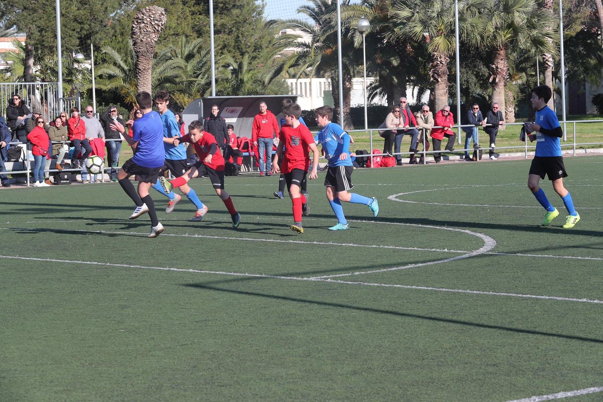 JCF_Valencia's tweet photo. ⚽️💥 Aquest matí el poliesportiu de Natzaret ha acollit el torneig femení de Futbol sala i l’infantil de Futbol 7.

De hui han eixit els i les guanyadores que seran premiades en la Gala de l'Esport el pròxim mes de març. Amunt, esportistes! 💪🔥

#Falles20 #EsportsJCF https://t.co/ztIq1XWzeg