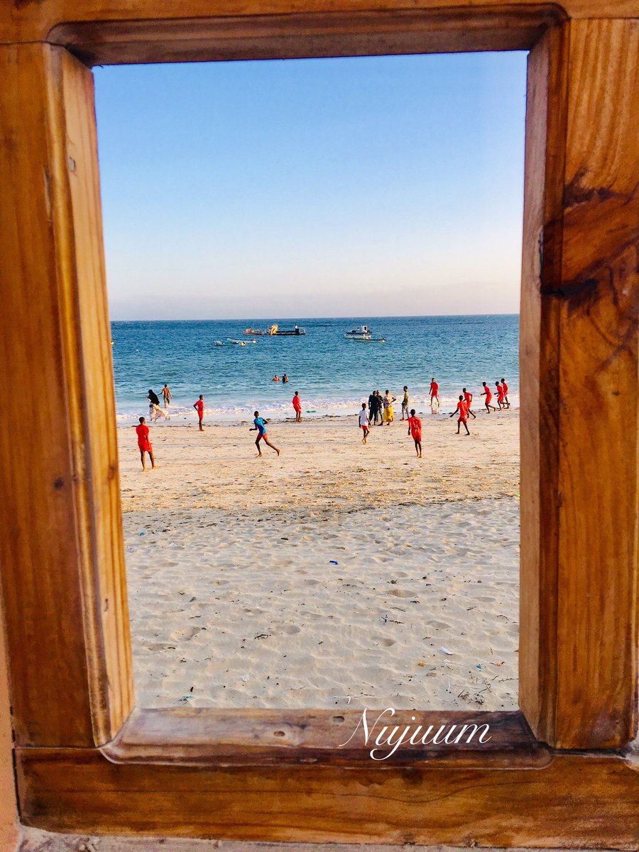 nujuumarts's tweet photo. Window of hope and peace #HappyNewYear #mogadishu https://t.co/xHR47FxO0e