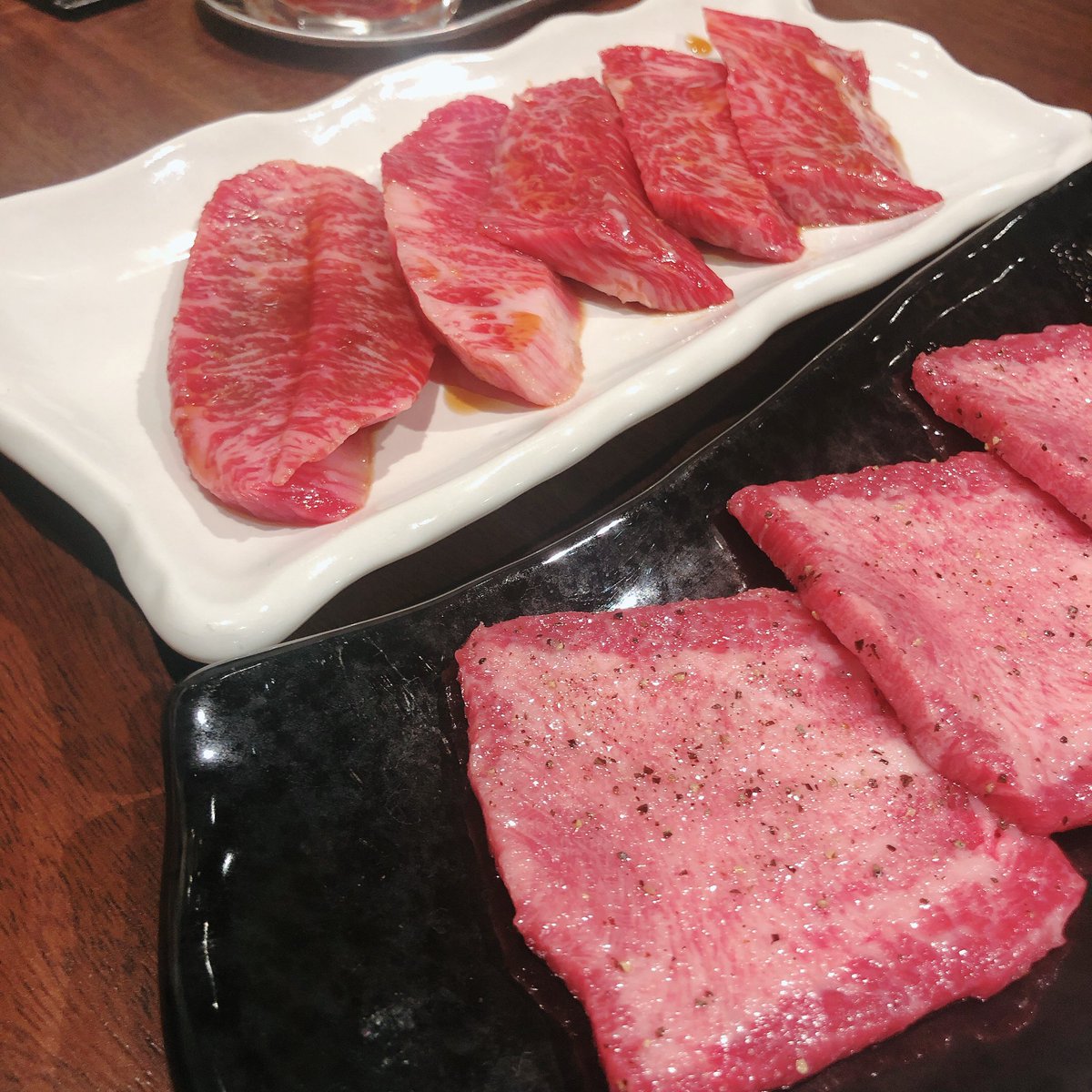 マユ 新井屋 渋谷区 牛タンが薄切りではないのにめちゃ柔らかくて美味しい カルビもザブトンも脂のり最高 だけどおえーってしない 大好きなテール煮もあって嬉しい カレーは美味しいけどスパイシーでした 隠れ家的な焼肉屋さんだけどすごい人気