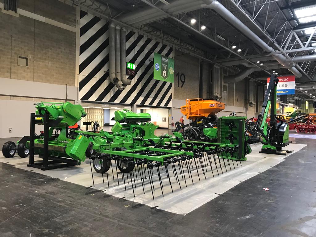 Razorback UK tweet media