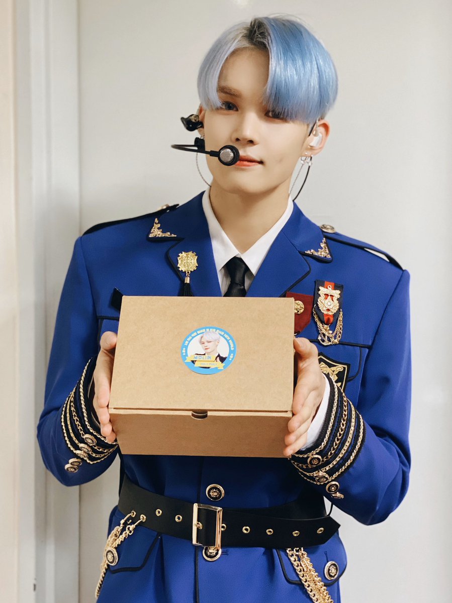 VICTON1109's tweet photo. [#빅톤] VICTON 1st CONCERT
<NEW WORLD> 첫 콘서트에 
함께해주셔서 감사합니다💙🗝💛
앨리스 하.땅.사😆
내일 또 만나요🙌

#VICTON #1ST_CONCERT #NEW_WORLD
#SeungSik #강승식 #승식
#Chan #허찬 #찬
#SeJun #임세준 #세준 https://t.co/KaF487UAoK