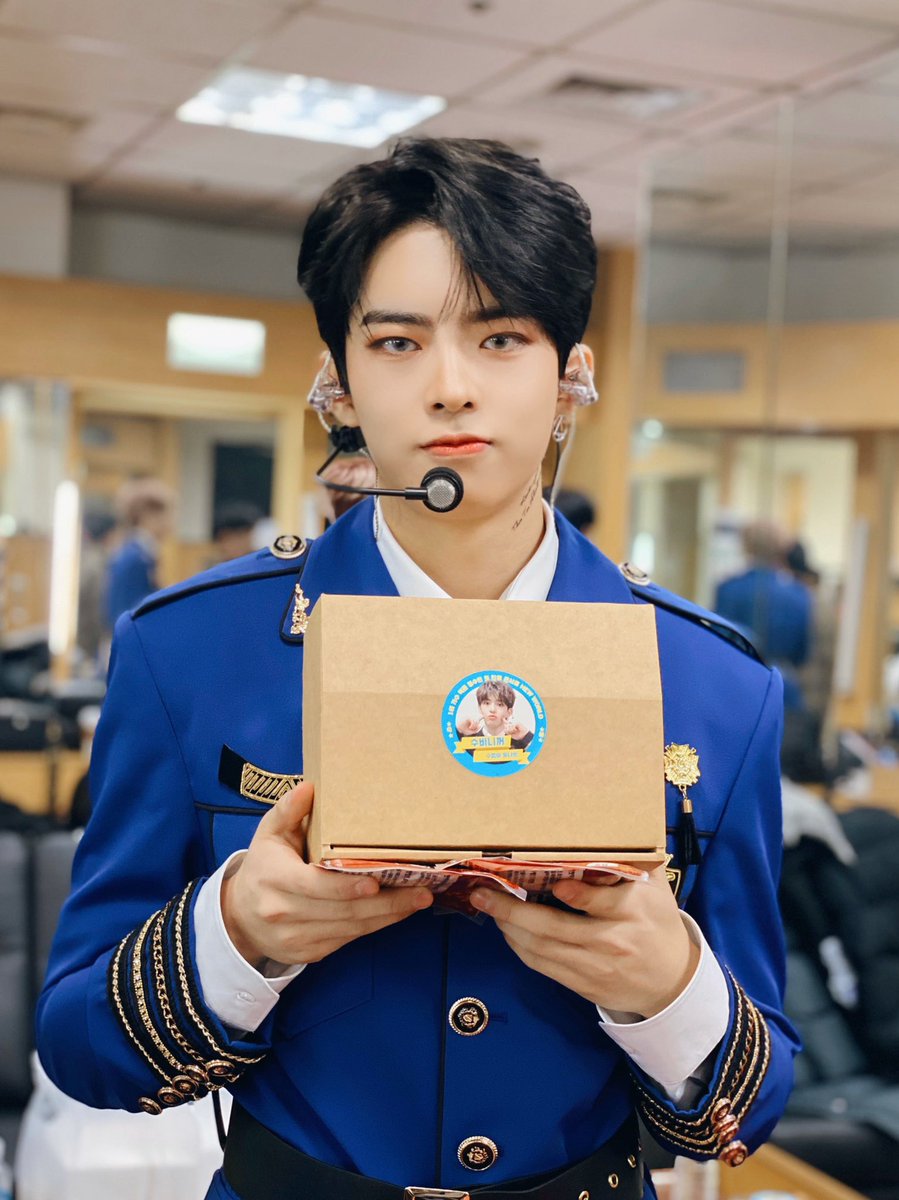 VICTON1109's tweet photo. [#빅톤] VICTON 1st CONCERT
<NEW WORLD> 첫 콘서트에 
함께해주셔서 감사합니다💙🗝💛
앨리스 하.땅.사😆
내일 또 만나요🙌

#VICTON #1ST_CONCERT #NEW_WORLD
#HanSe #도한세 #한세
#ByungChan #최병찬 #병찬
#SuBin #정수빈 #수빈 https://t.co/xi4CkllMJL