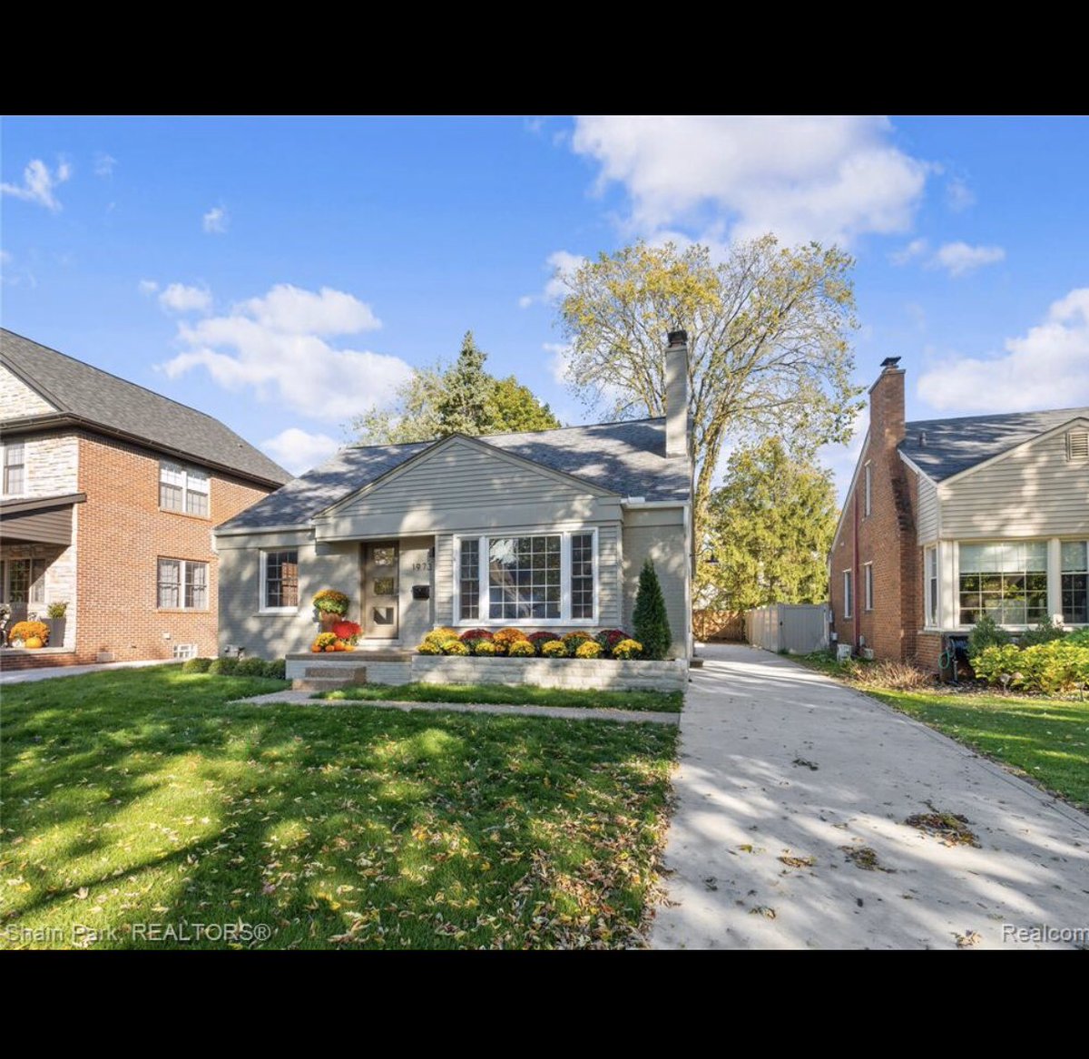lisa_snay's tweet photo. Open House Today 1030am-1pm
1973 Maryland Blvd Birmingham Mi
Come and see this completely remodeled bungalow.  Priced reduced by 15k!
Lisa Snay 
Shain Park Realtors
810.531.4173
LisaS@ShainPark.com
#realtor #luxuryhomes #Birmingham #Michigan #OpenHouse #realestate https://t.co/k0XWhF6AyU