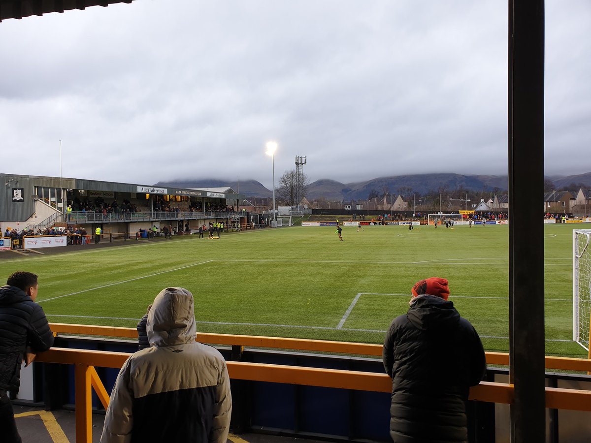 gazbishbosh's tweet photo. Putting in some miles this weekend for a football double header. Alloa v Partick now then 450 miles down to Gillingham tomorrow for probably another hammer horror show๐๐โ#COYI #WHUFC #ALLOAFC https://t.co/t73txC00uJ